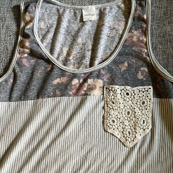 Multi-Print Tank Top - Picture 4 of 10